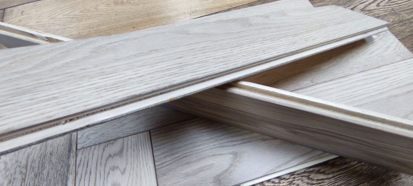 Engineered Herringbone Natural (Raw) Brushed Lacquered Oak Prime Grade Wood Flooring 15mm X 90mm