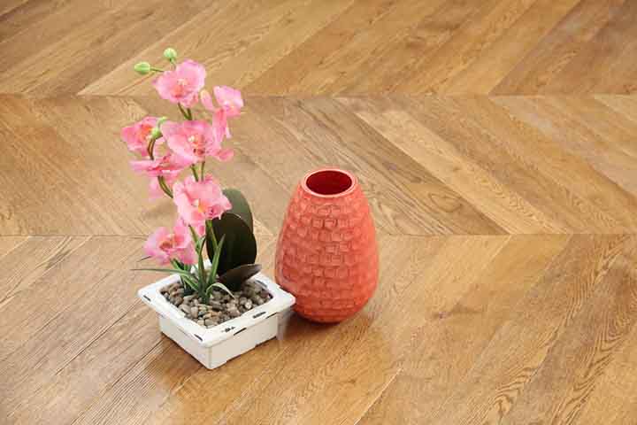 Engineered Chevron Brushed Gunstock Lacquered Wood Flooring 18mm X 90mm