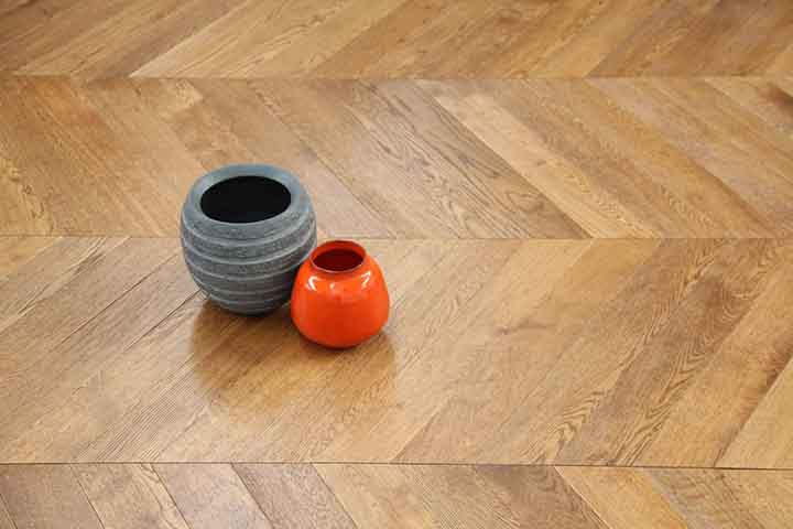 Engineered Chevron Brushed Gunstock Lacquered Wood Flooring 18mm X 90mm