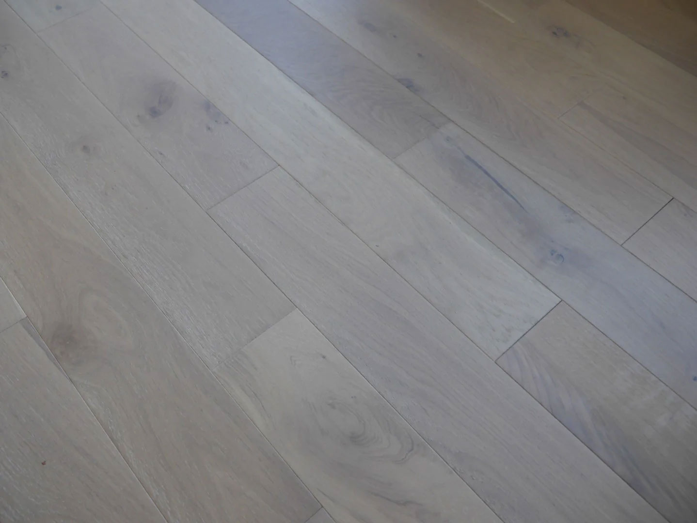 Engineered Brushed Matt Lacquered Winter White Solstice Oak Wood Flooring 14mm X 125mm