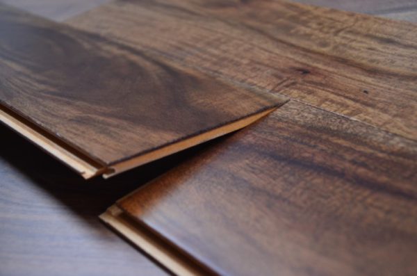 Engineered Lacquered HDF Acacia Walnut Oak Wood Flooring 10mm X 121mm