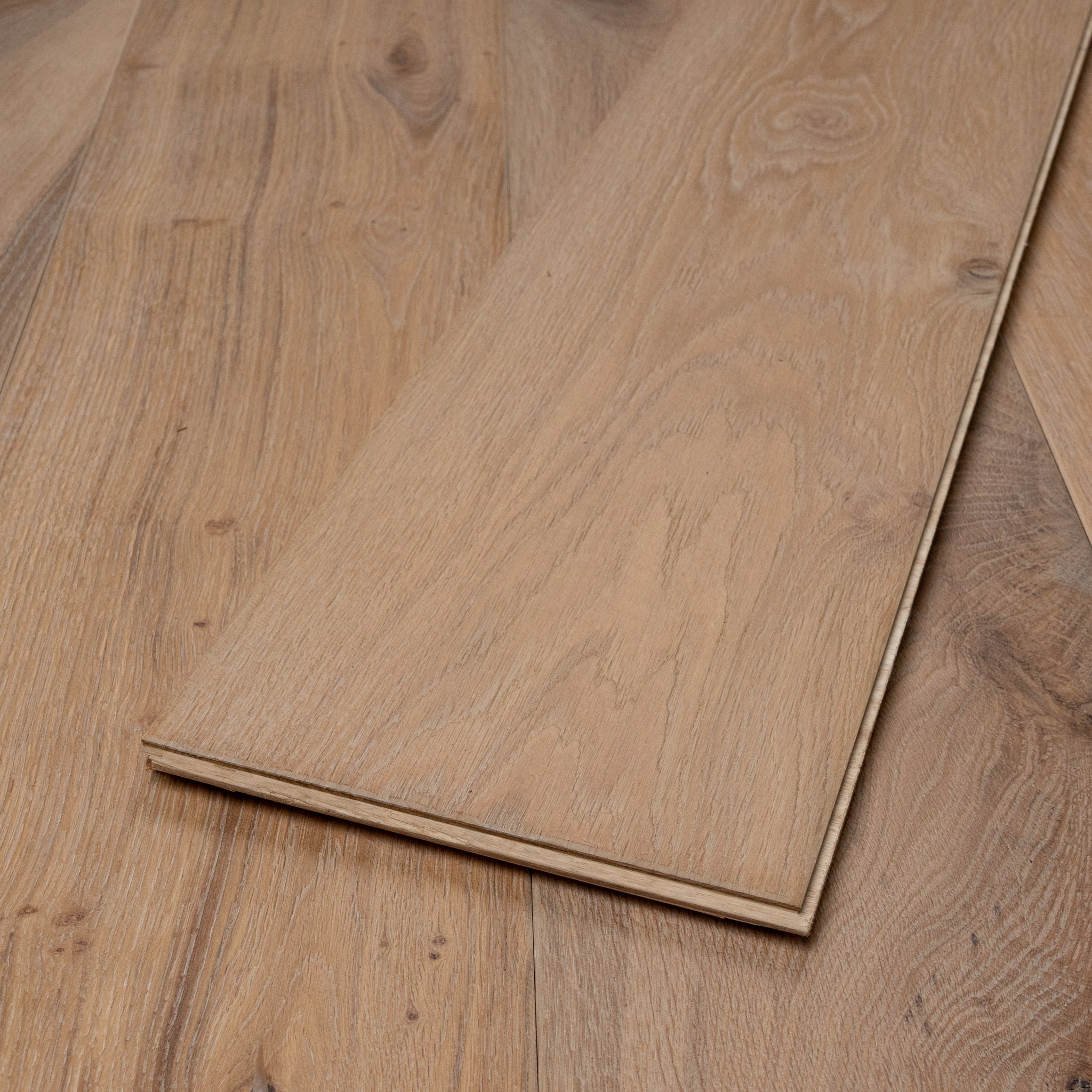 Engineered Distressed White Hard Waxed Oiled Oak Wood Flooring 15mm X 220mm