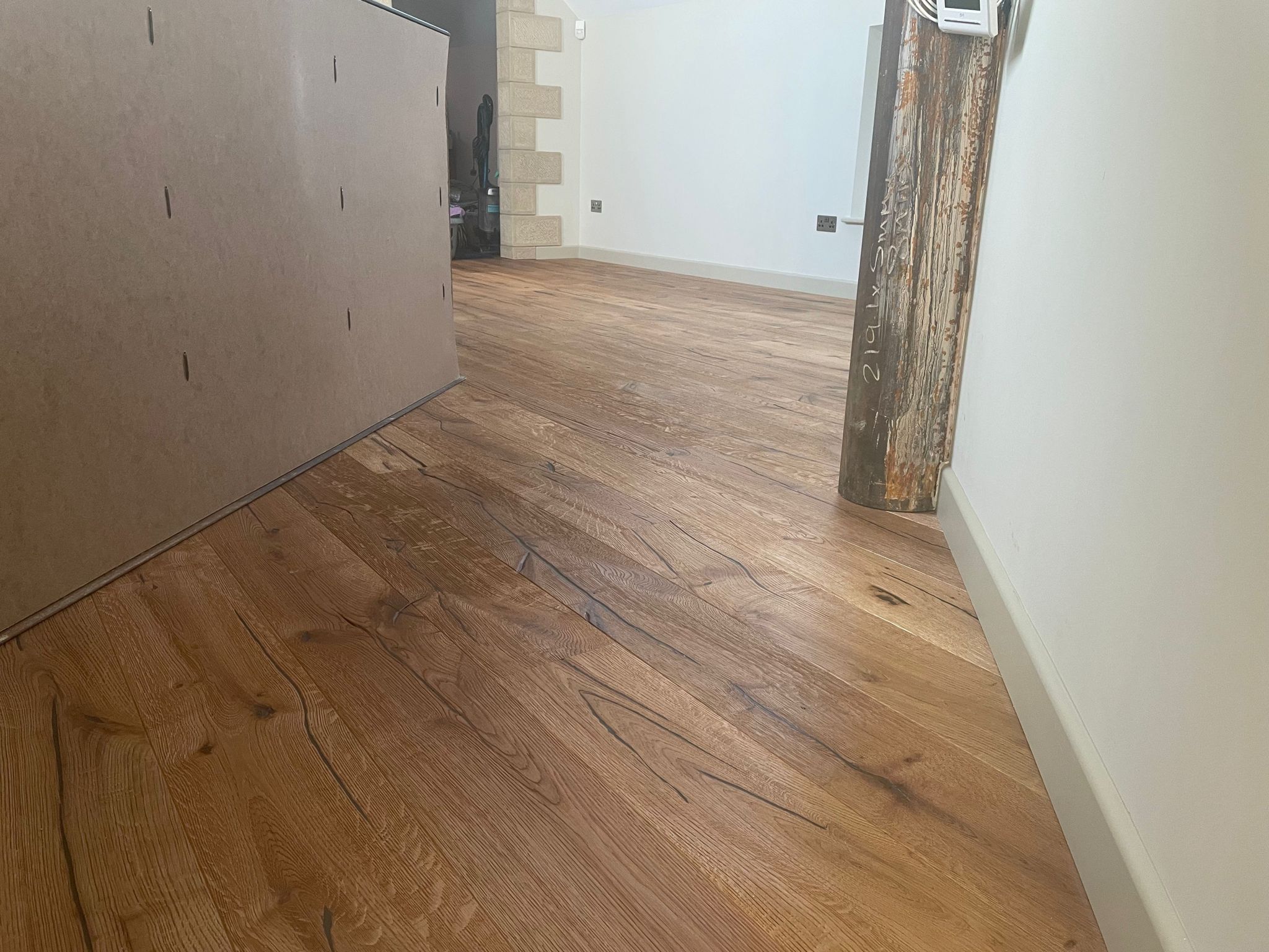 Engineered Distressed Natural Hard Waxed Oiled Oak Wood Flooring 20mm X 190mm