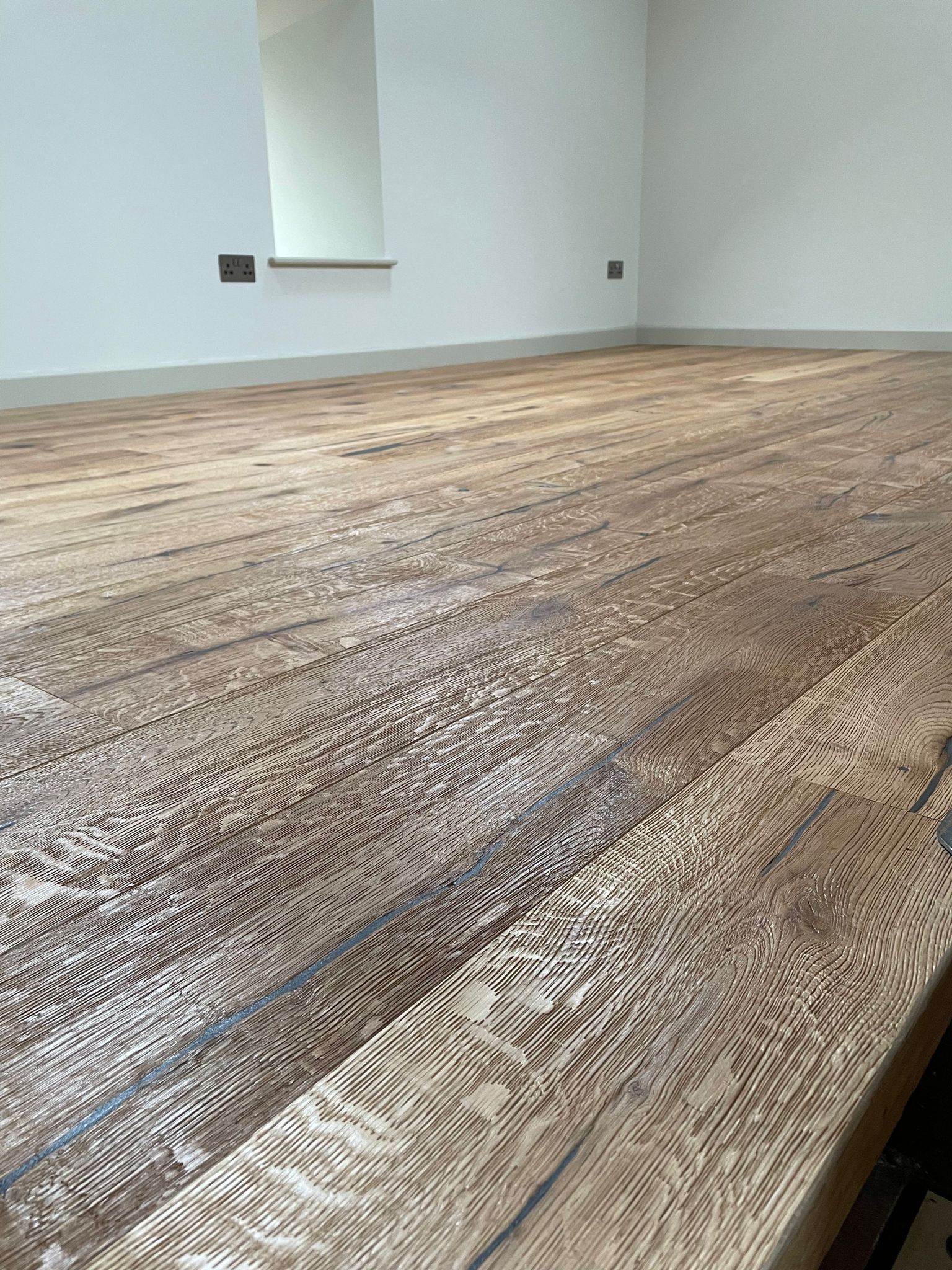 Engineered Distressed Natural Hard Waxed Oiled Oak Wood Flooring 20mm X 190mm