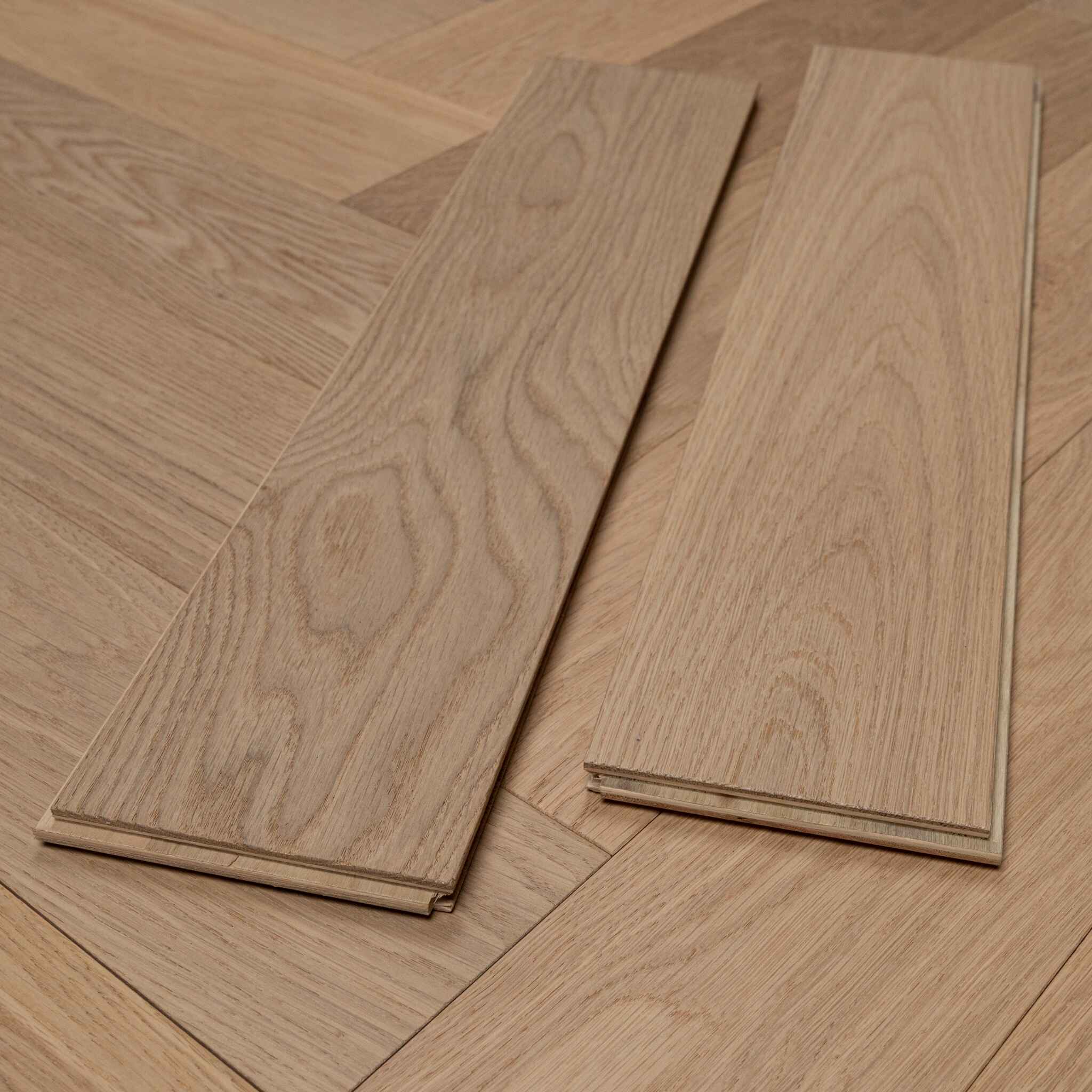 Herringbone Engineered Invisible Lacquered Prime Grade Oak Wood Flooring 14mm X 125mm