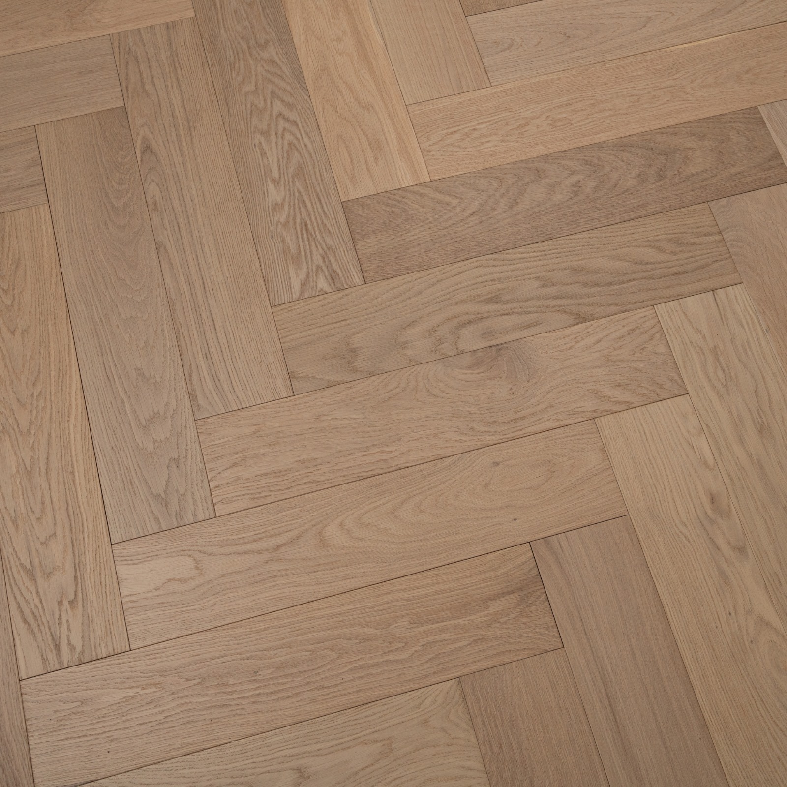 Herringbone Engineered Invisible Lacquered Prime Grade Oak Wood Flooring 14mm X 125mm
