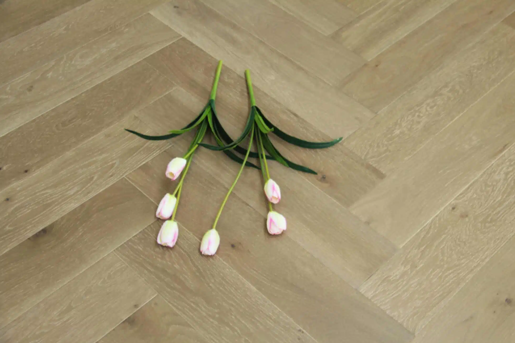 Herringbone Engineered Seasoned Brushed Grey Uv Lacquered Oak Wood Flooring 15mm X 125mm