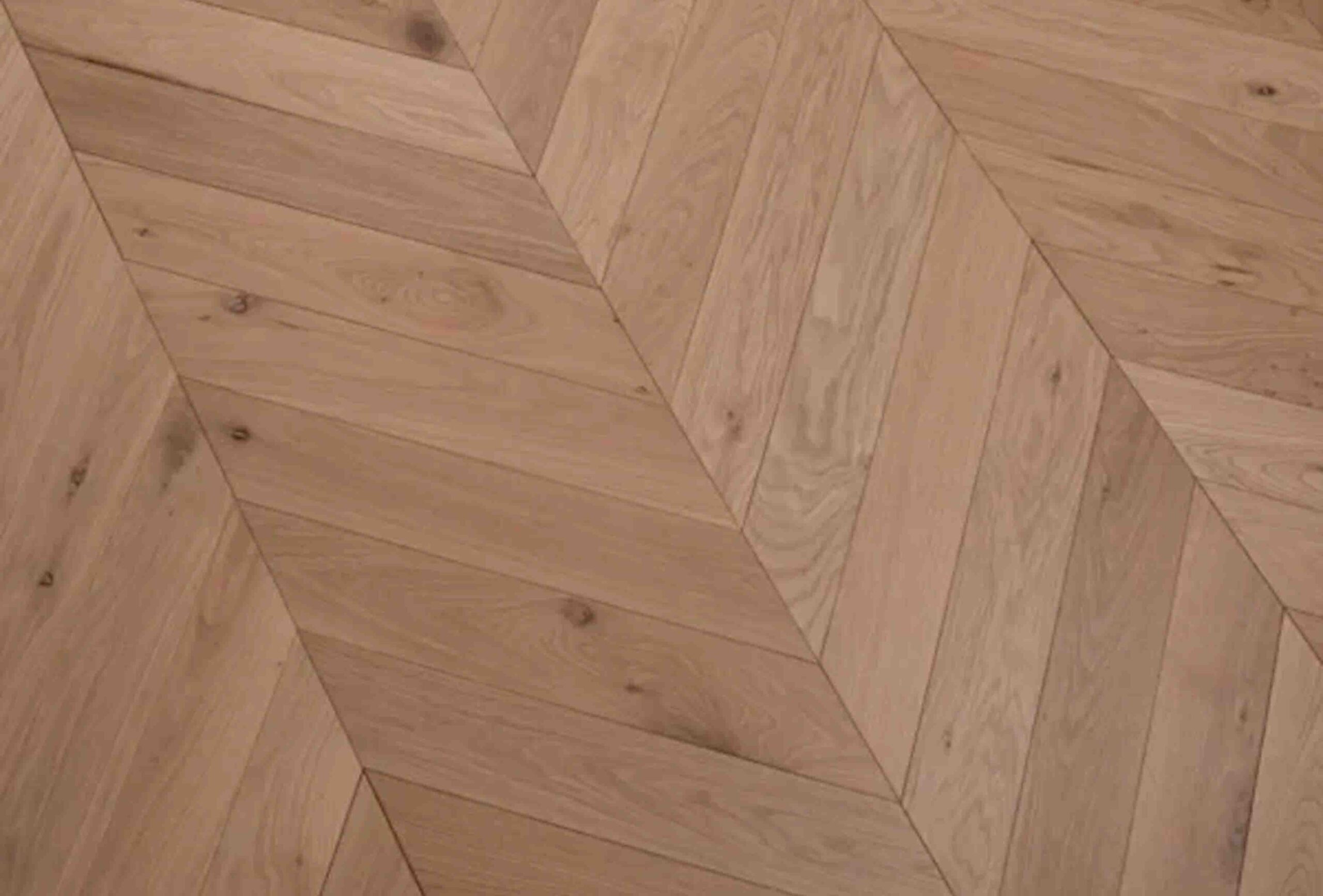 Engineered Chevron Unfinished Oak Prime Grade Wood Flooring 15mm X 90mm