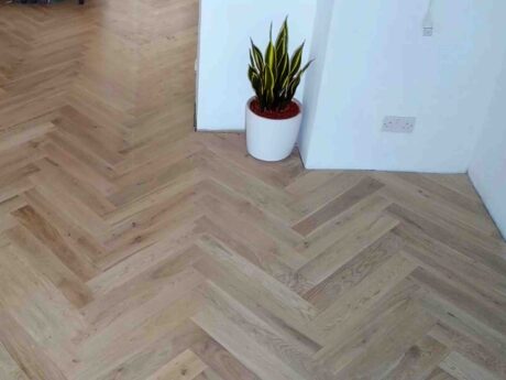 Engineered Herringbone Unfinished Prime Grade Natural Oak Wood Flooring 15mm X 150mm X 450mm