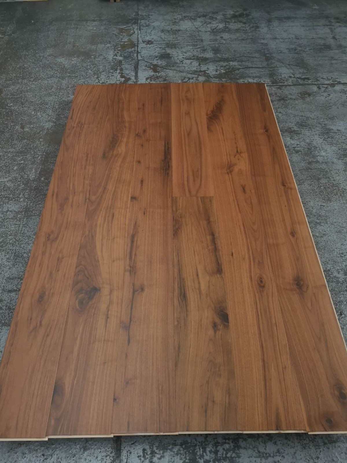 Engineered American Walnut Lacquered Wood Flooring 15mm X 190mm