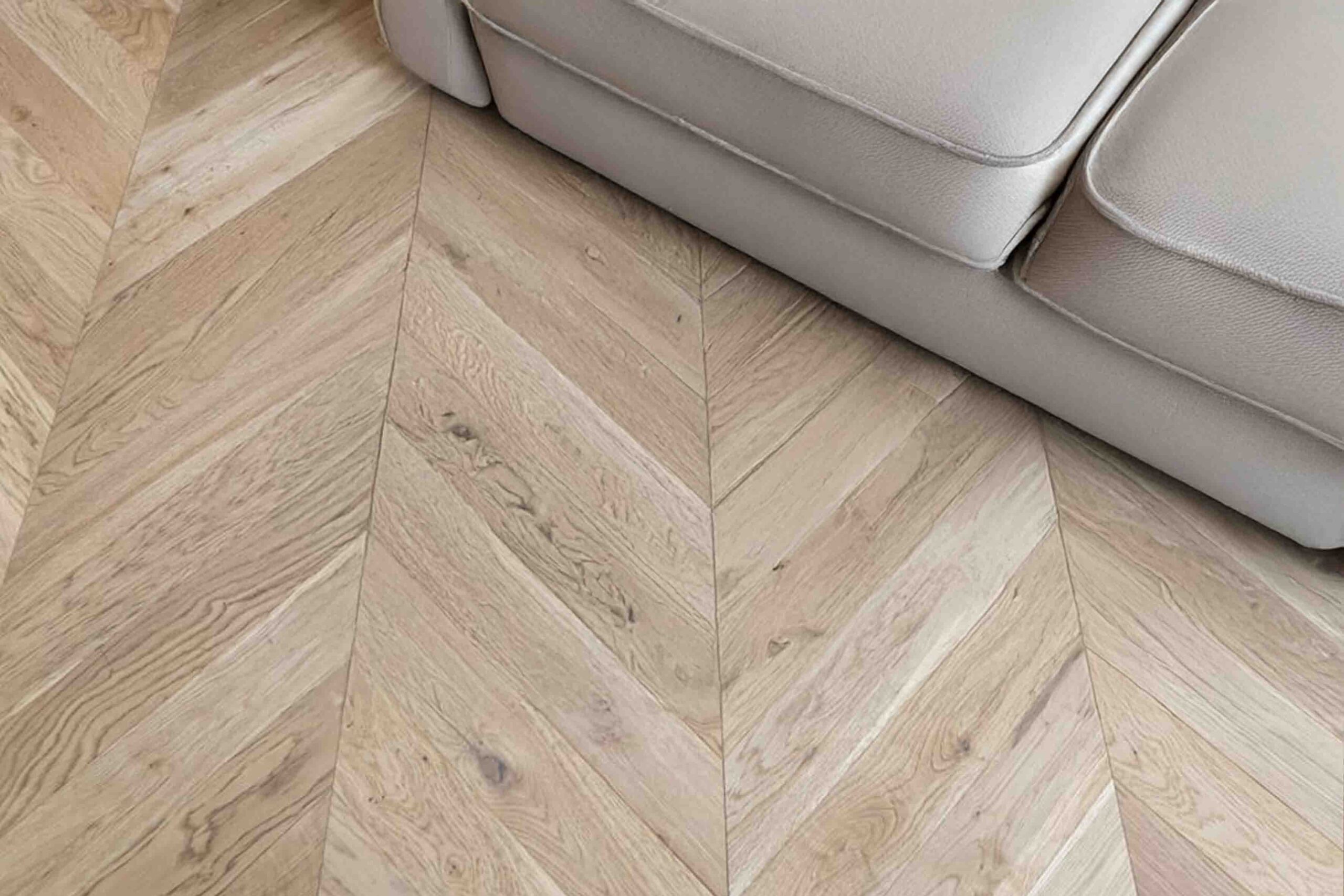 Engineered Chevron Natural Brushed Matt Lacquered Oak Wood Flooring 14mm X 90mm