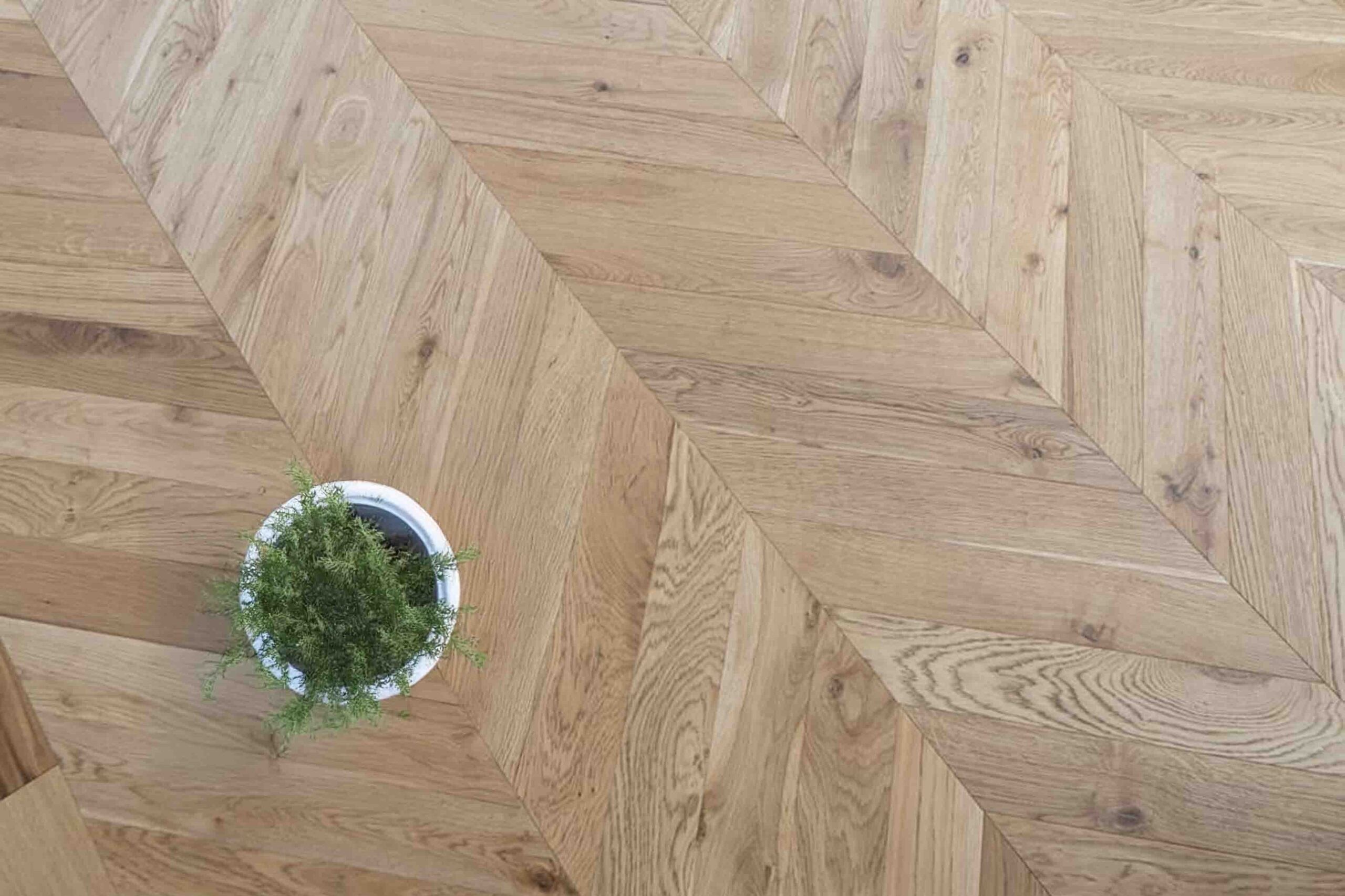 Engineered Chevron Natural Brushed Matt Lacquered Oak Wood Flooring 14mm X 90mm
