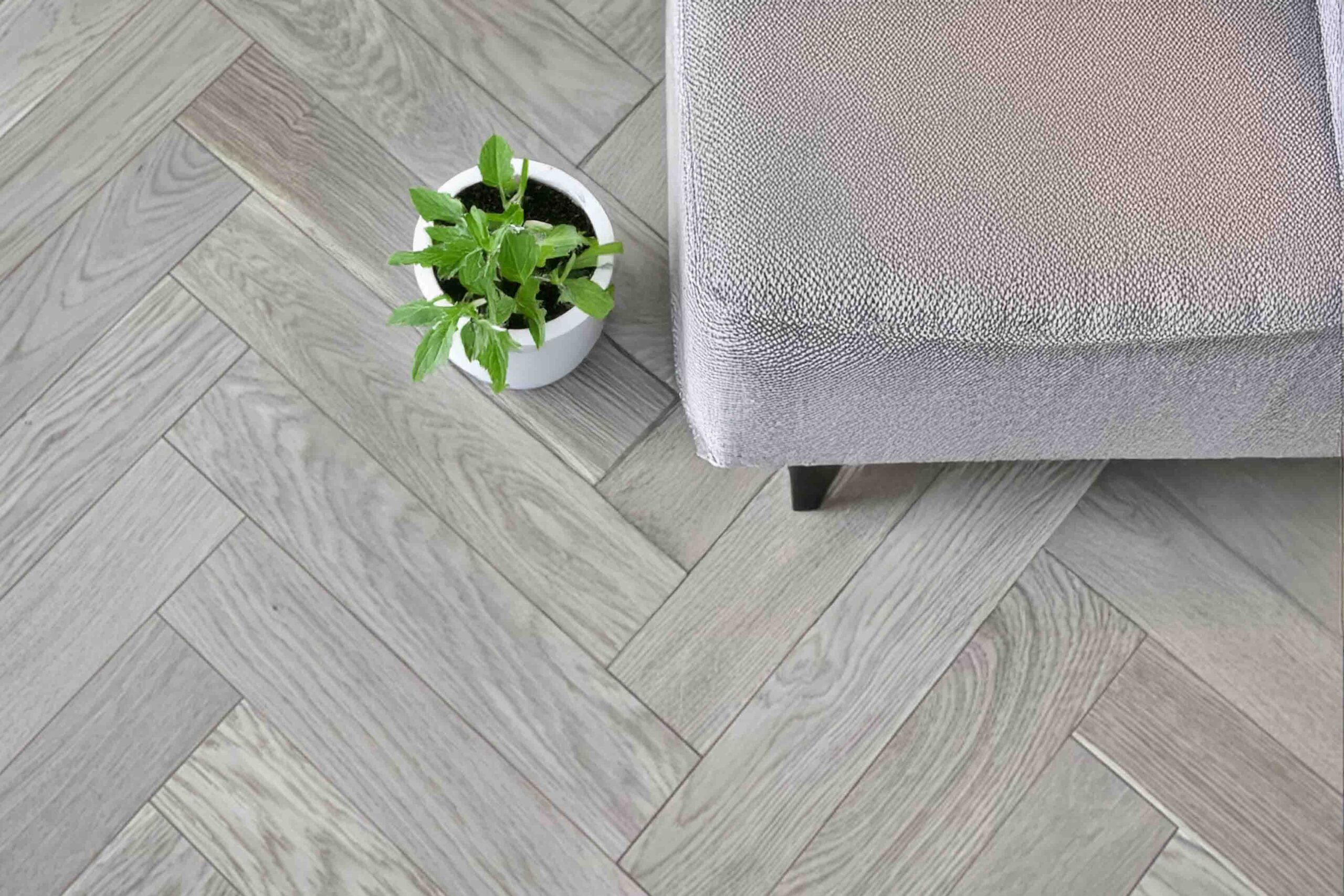 Herringbone Engineered Invisible Oak Brushed Matt Lacquered Wood Flooring 10mm X 90mm