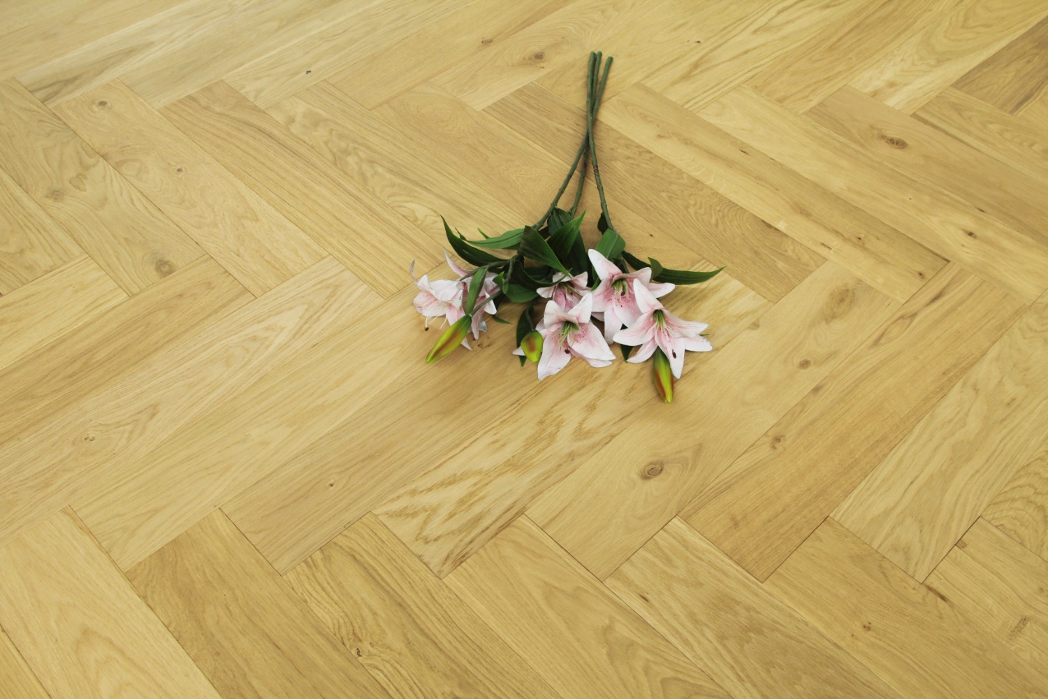Herringbone Engineered Brushed Matt Lacquered Oak Wood Flooring 14mm X 125mm X 600mm