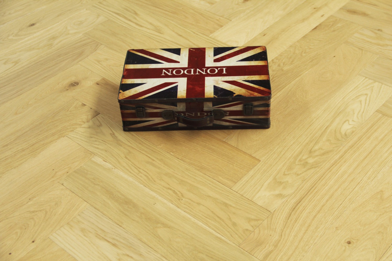 Herringbone Engineered Brushed Matt Lacquered Oak Wood Flooring 14mm X 125mm X 600mm